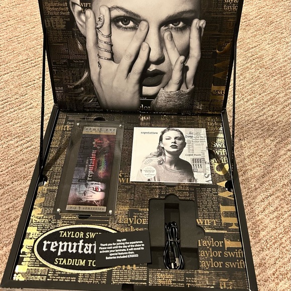 Taylor Swift Reputation VIP box - Picture 3 of 4